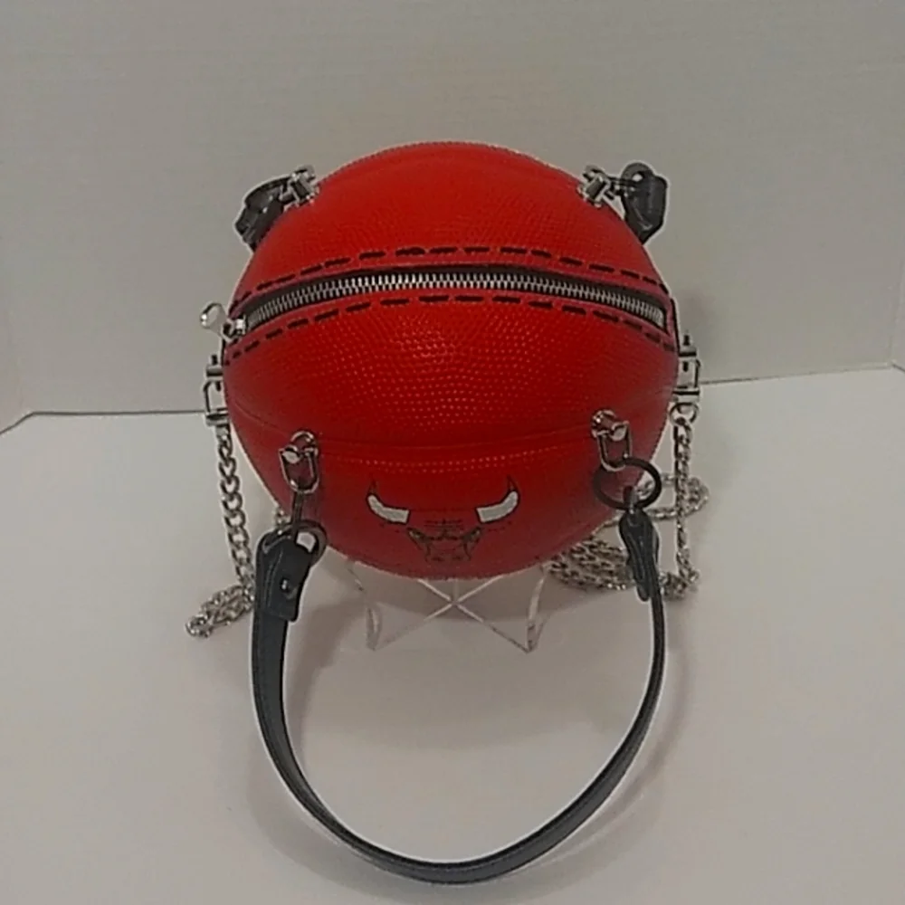 NWT LIMITED EDITION HANDMADE CHICAGO BULLS SMALL BASKETBALL PURSE π - Picture 12 of 17
